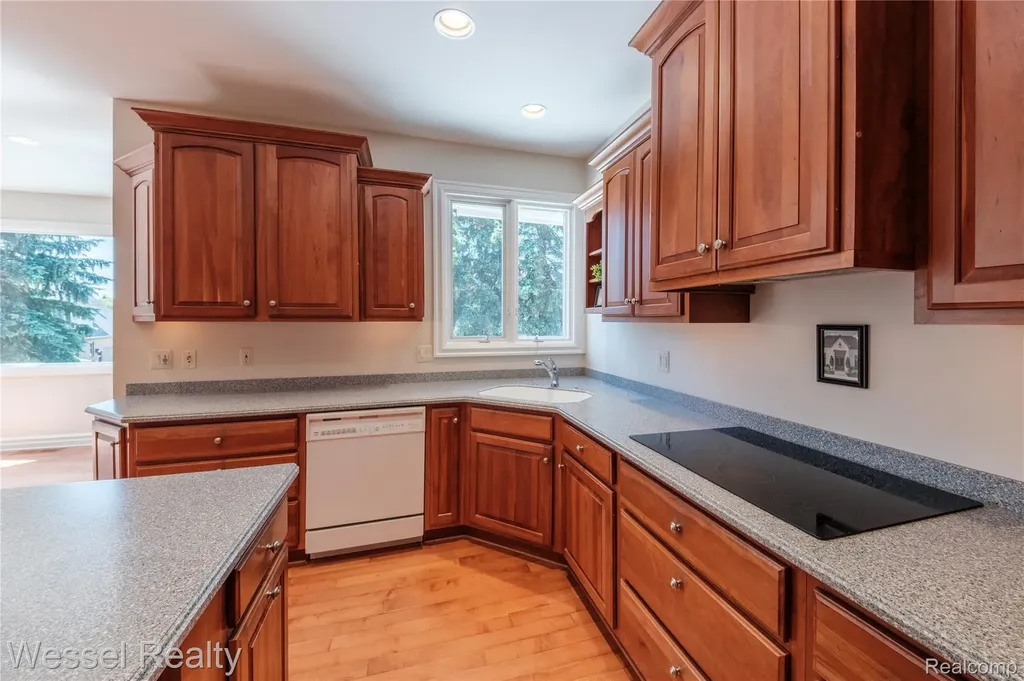 5922 Lakeview Drive Washington Township MI 48094