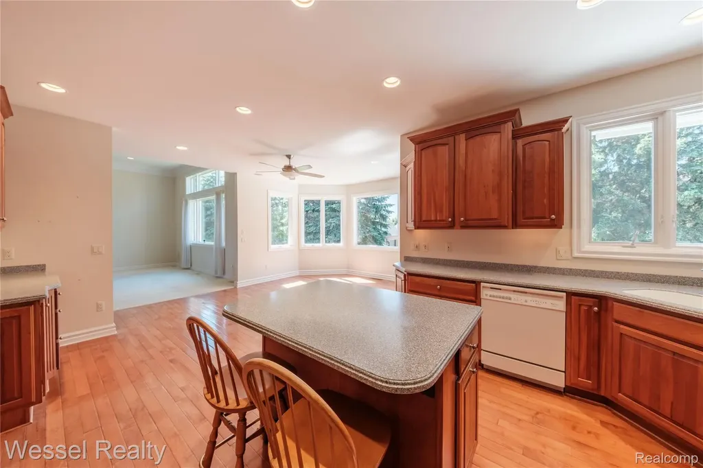 5922 Lakeview Drive Washington Township MI 48094