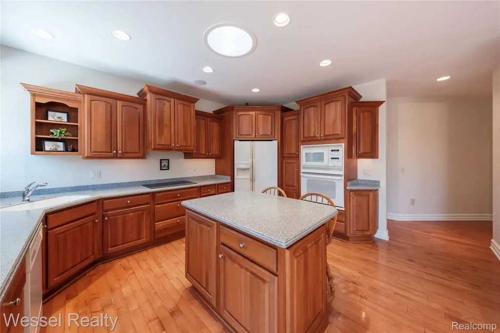 5922 Lakeview Drive Washington Township MI 48094