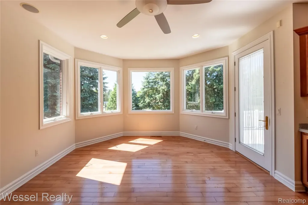 5922 Lakeview Drive Washington Township MI 48094