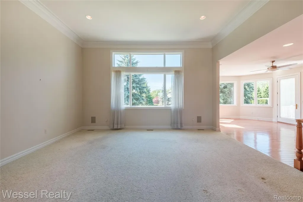 5922 Lakeview Drive Washington Township MI 48094