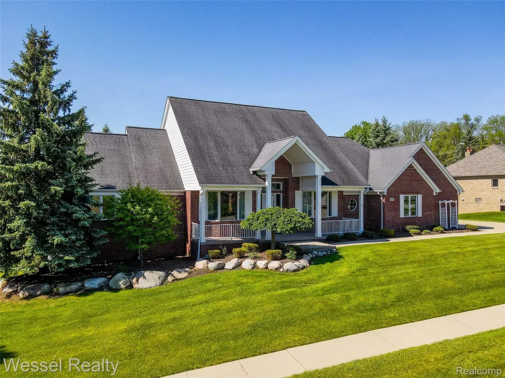 5922 Lakeview Drive Washington Township MI 48094