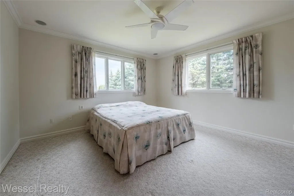 5922 Lakeview Drive Washington Township MI 48094