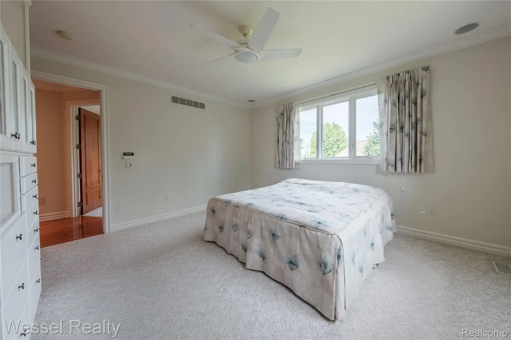 5922 Lakeview Drive Washington Township MI 48094