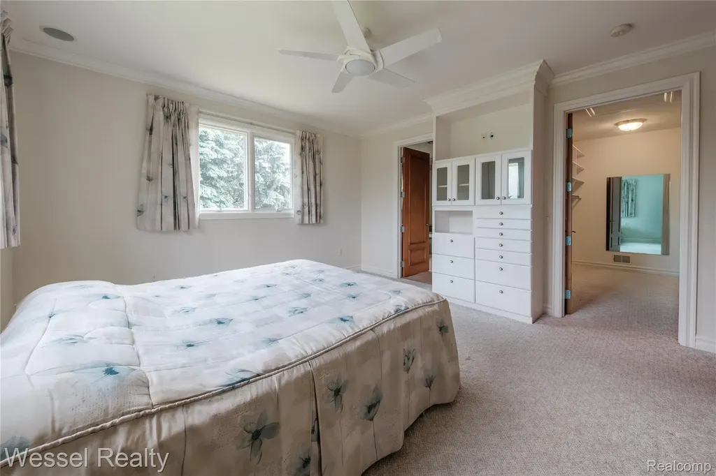 5922 Lakeview Drive Washington Township MI 48094