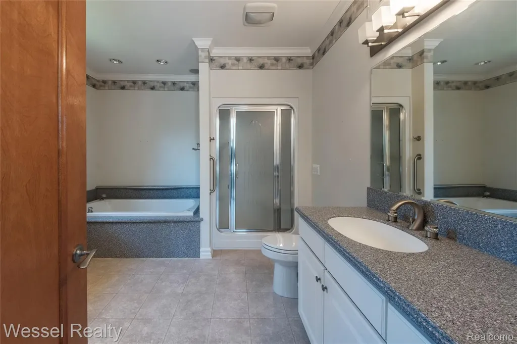 5922 Lakeview Drive Washington Township MI 48094