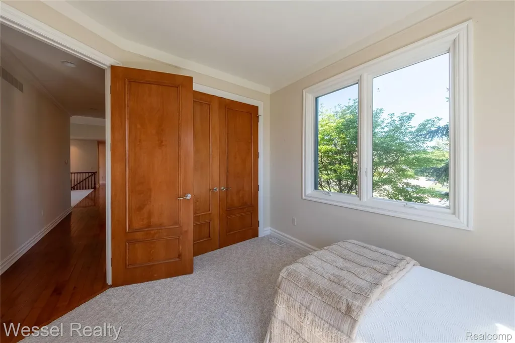 5922 Lakeview Drive Washington Township MI 48094