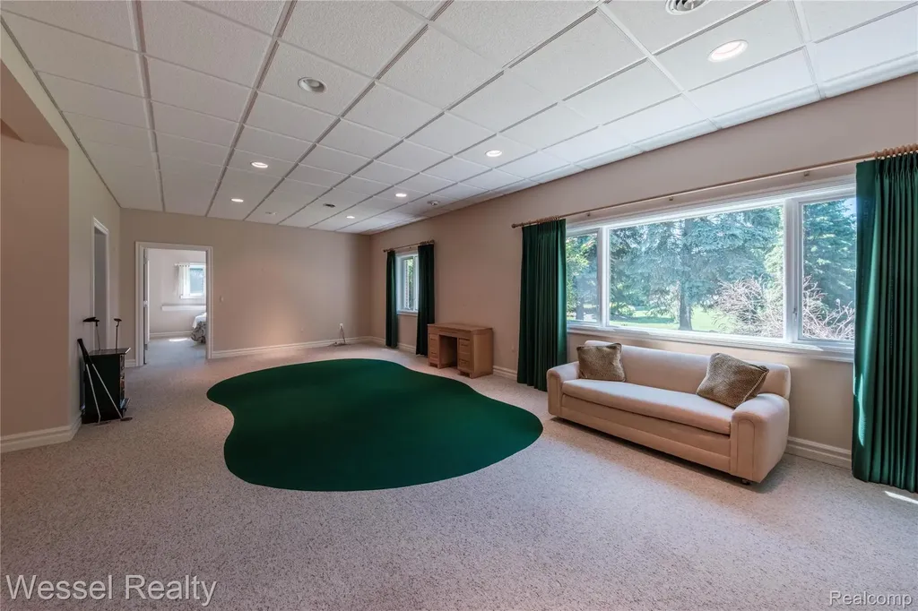 5922 Lakeview Drive Washington Township MI 48094