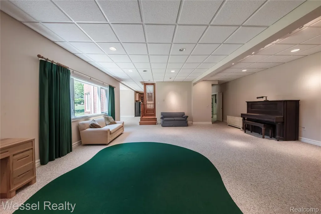 5922 Lakeview Drive Washington Township MI 48094