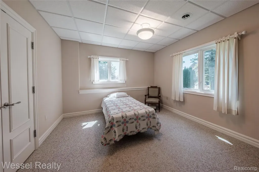5922 Lakeview Drive Washington Township MI 48094