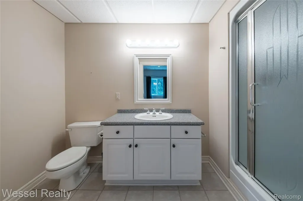 5922 Lakeview Drive Washington Township MI 48094