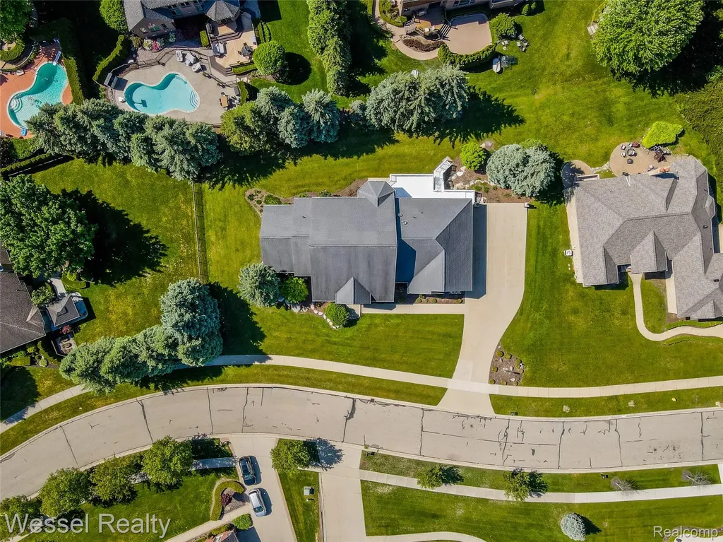 5922 Lakeview Drive Washington Township MI 48094
