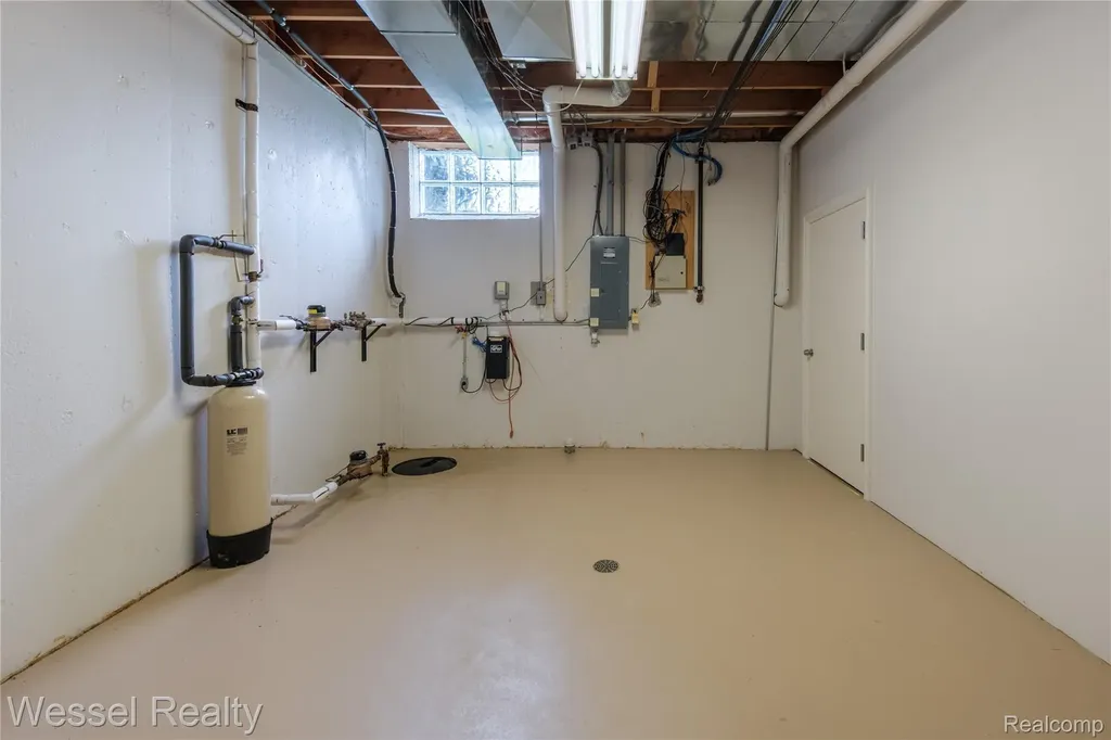 5922 Lakeview Drive Washington Township MI 48094