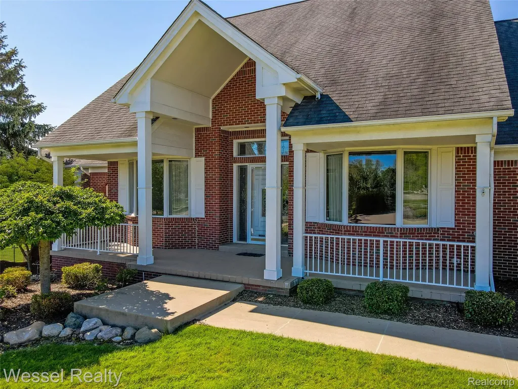 5922 Lakeview Drive Washington Township MI 48094