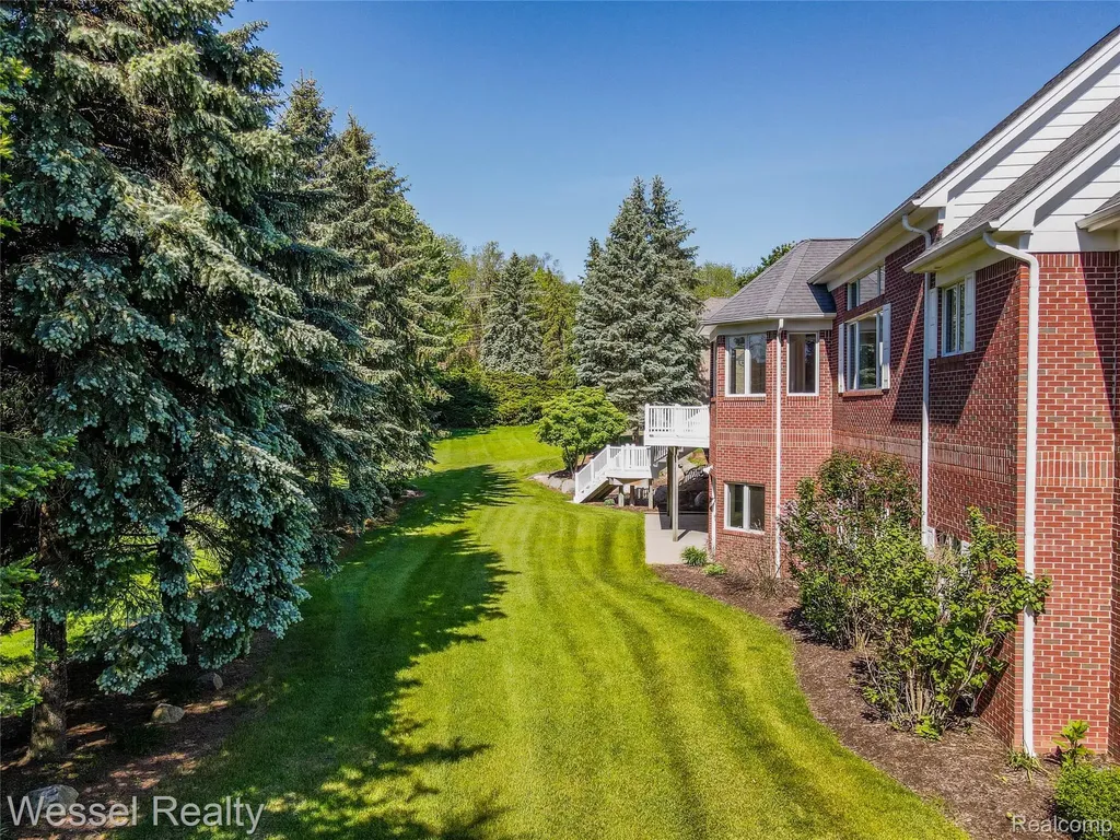 5922 Lakeview Drive Washington Township MI 48094