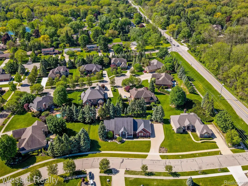 5922 Lakeview Drive Washington Township MI 48094