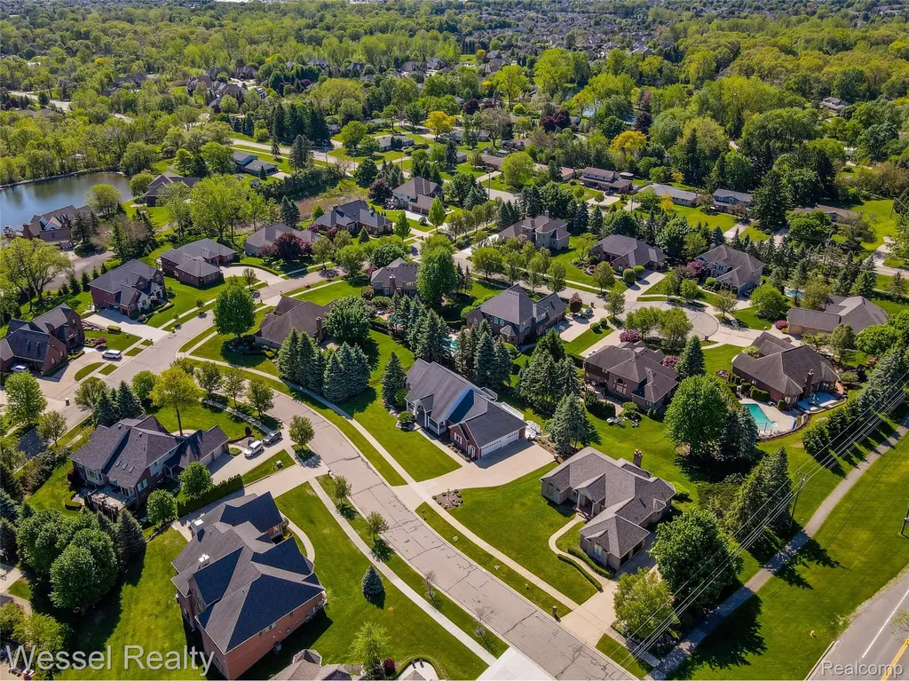5922 Lakeview Drive Washington Township MI 48094