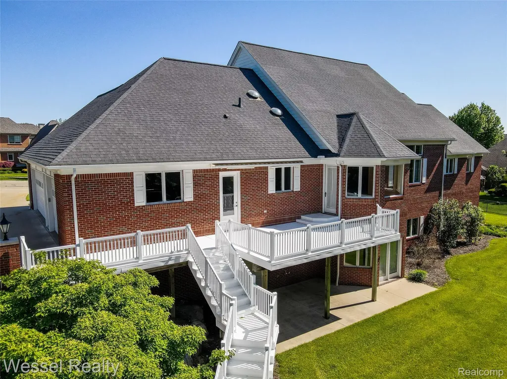 5922 Lakeview Drive Washington Township MI 48094