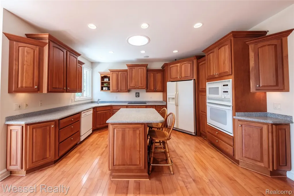 5922 Lakeview Drive Washington Township MI 48094