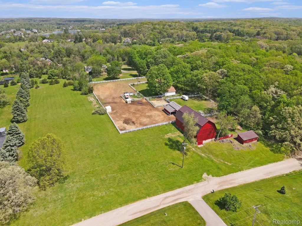 2352 Meadowood Lane Milford Charter Township MI 48380