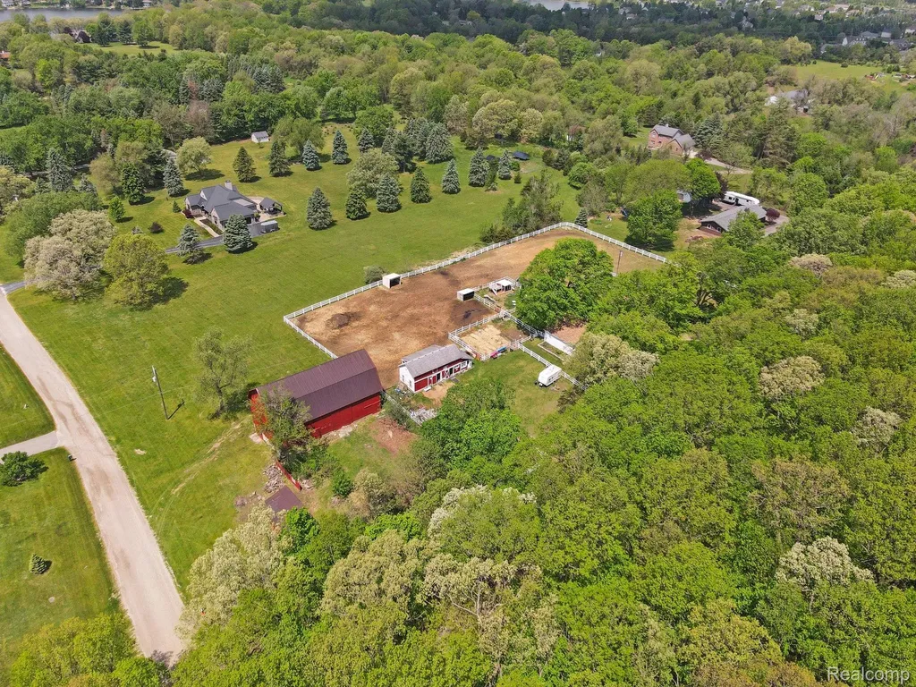 2352 Meadowood Lane Milford Charter Township MI 48380