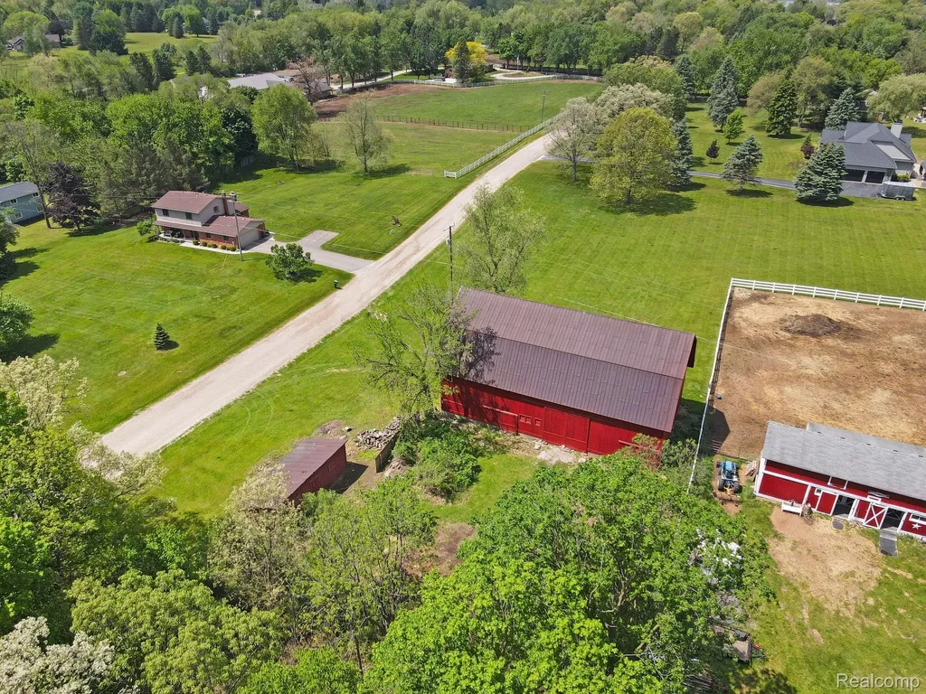 2352 Meadowood Lane Milford Charter Township MI 48380