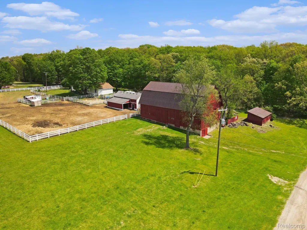 2352 Meadowood Lane Milford Charter Township MI 48380