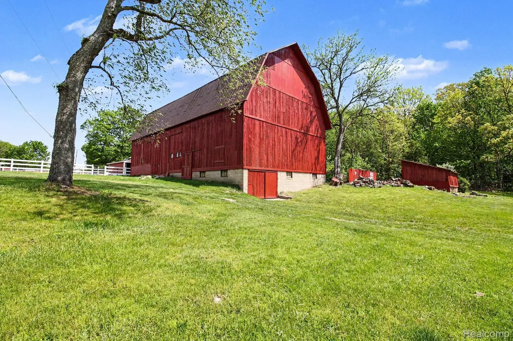 2352 Meadowood Lane Milford Charter Township MI 48380