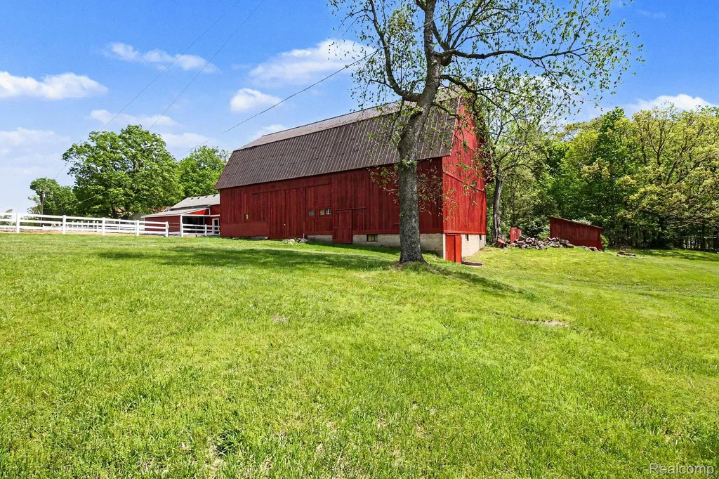 2352 Meadowood Lane Milford Charter Township MI 48380