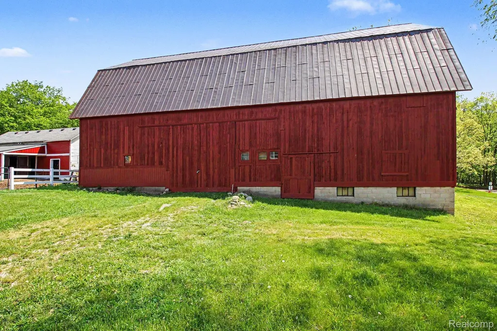 2352 Meadowood Lane Milford Charter Township MI 48380
