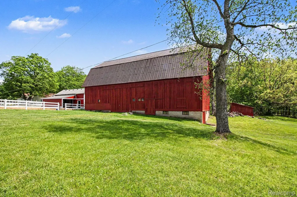 2352 Meadowood Lane Milford Charter Township MI 48380
