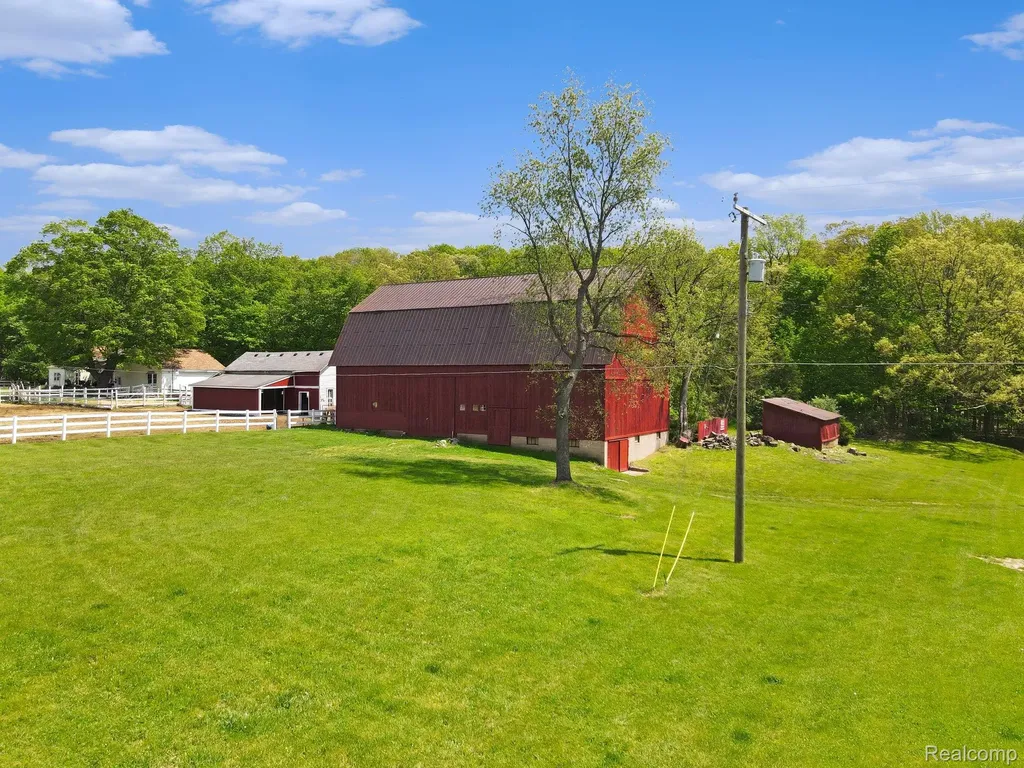 2352 Meadowood Lane Milford Charter Township MI 48380