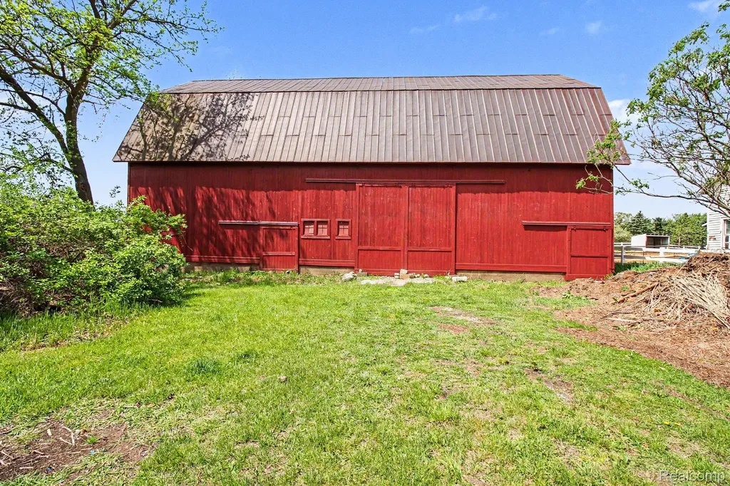 2352 Meadowood Lane Milford Charter Township MI 48380