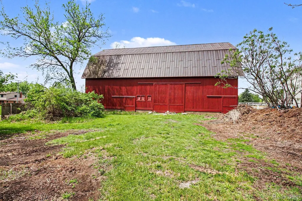 2352 Meadowood Lane Milford Charter Township MI 48380