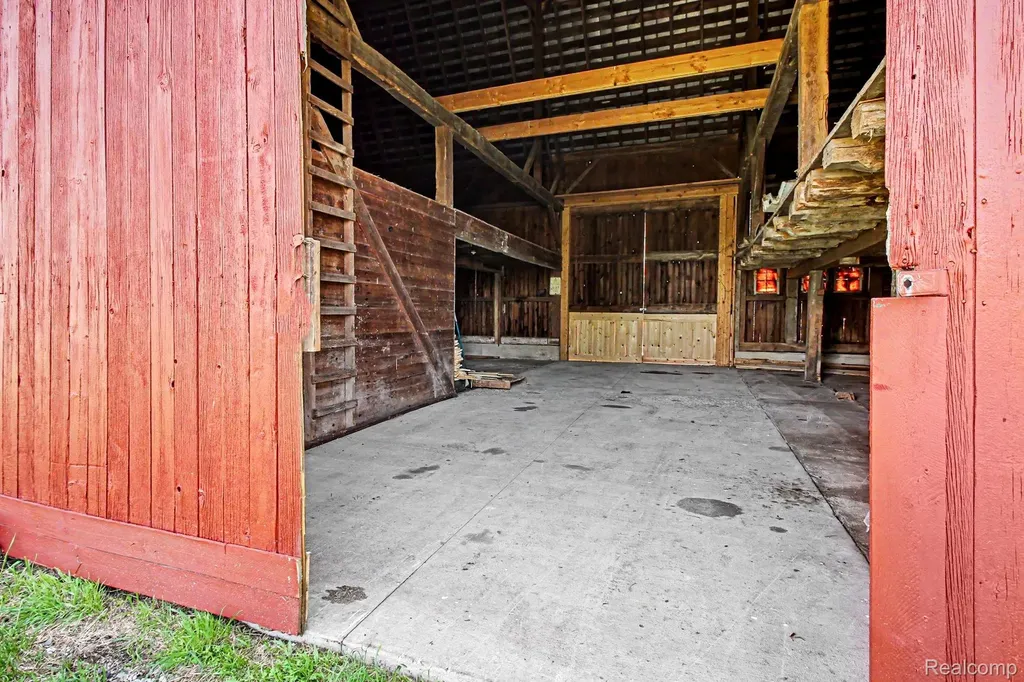 2352 Meadowood Lane Milford Charter Township MI 48380