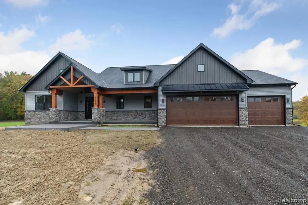 2352 Meadowood Lane Milford Charter Township MI 48380