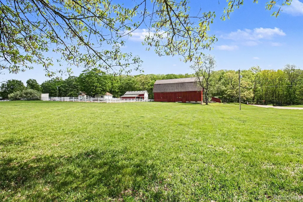2352 Meadowood Lane Milford Charter Township MI 48380
