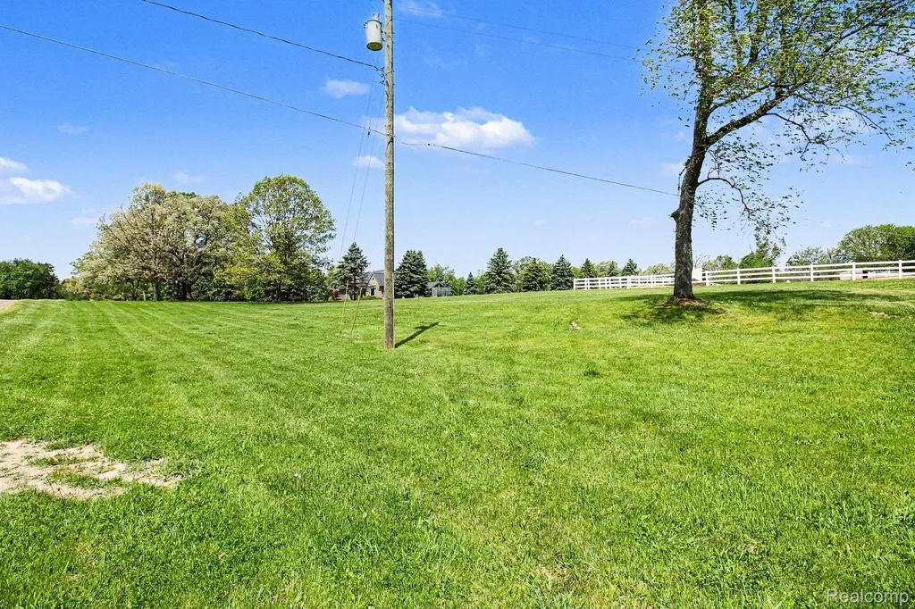 2352 Meadowood Lane Milford Charter Township MI 48380