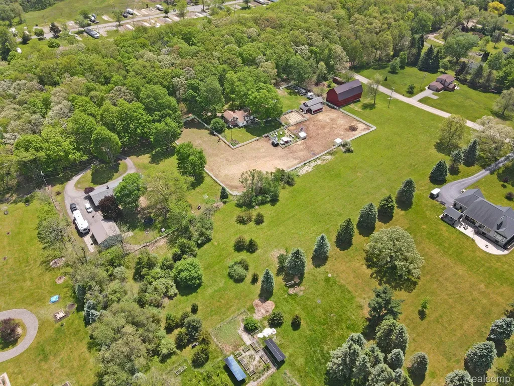 2352 Meadowood Lane Milford Charter Township MI 48380