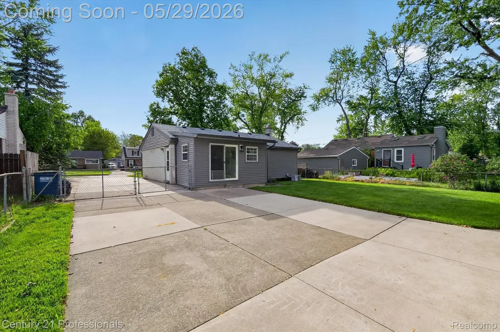 7414 Gilman Street Westland City MI 48185