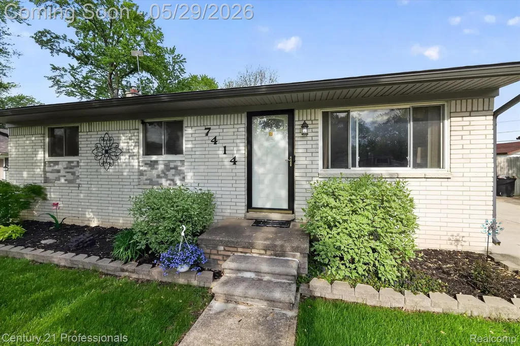 7414 Gilman Street Westland City MI 48185