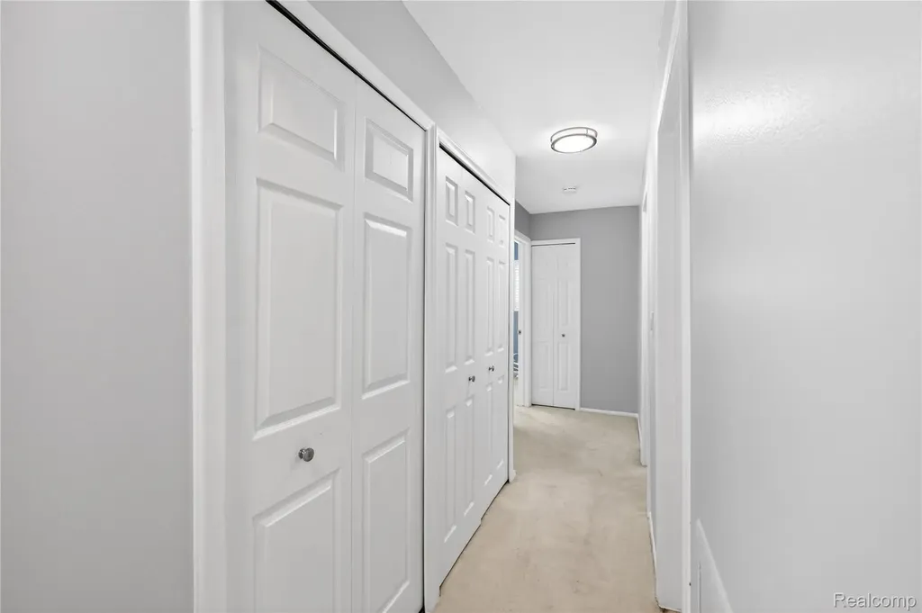 8733 Woodside Drive Grosse Ile Township MI 48138