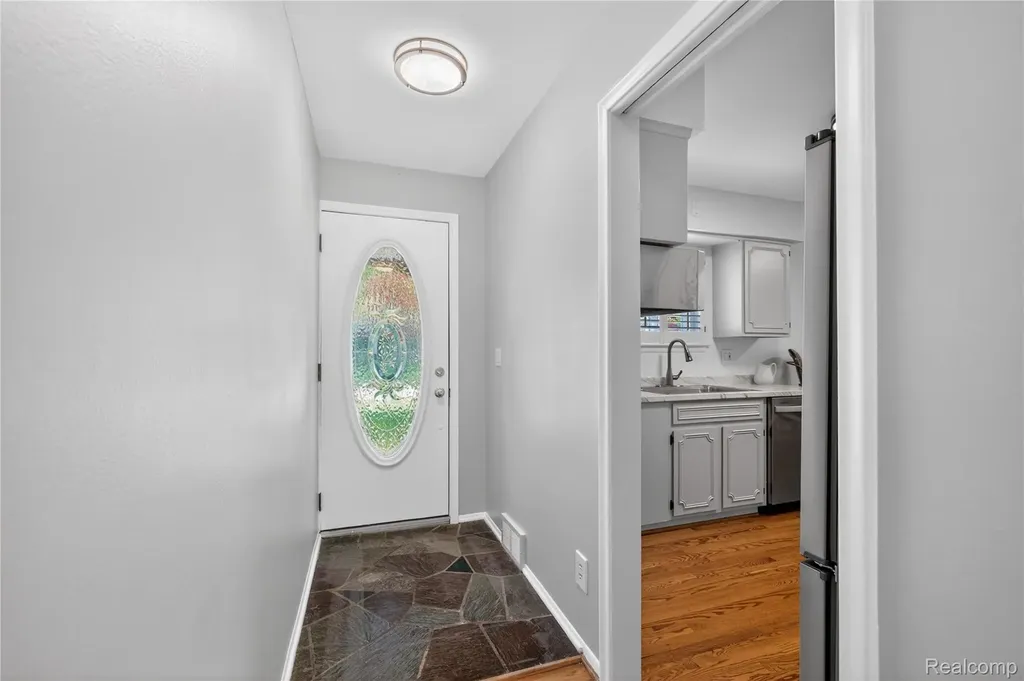 8733 Woodside Drive Grosse Ile Township MI 48138