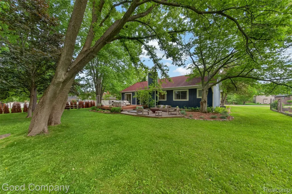 933 Gallaland Avenue Rochester Hills City MI 48307