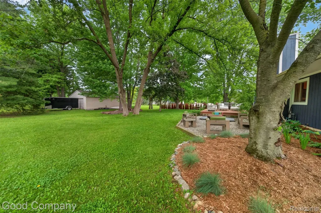 933 Gallaland Avenue Rochester Hills City MI 48307