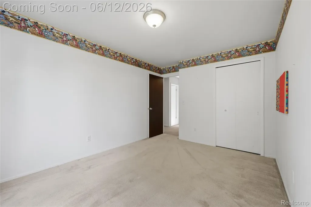 640 Longfellow Drive Troy City MI 48085
