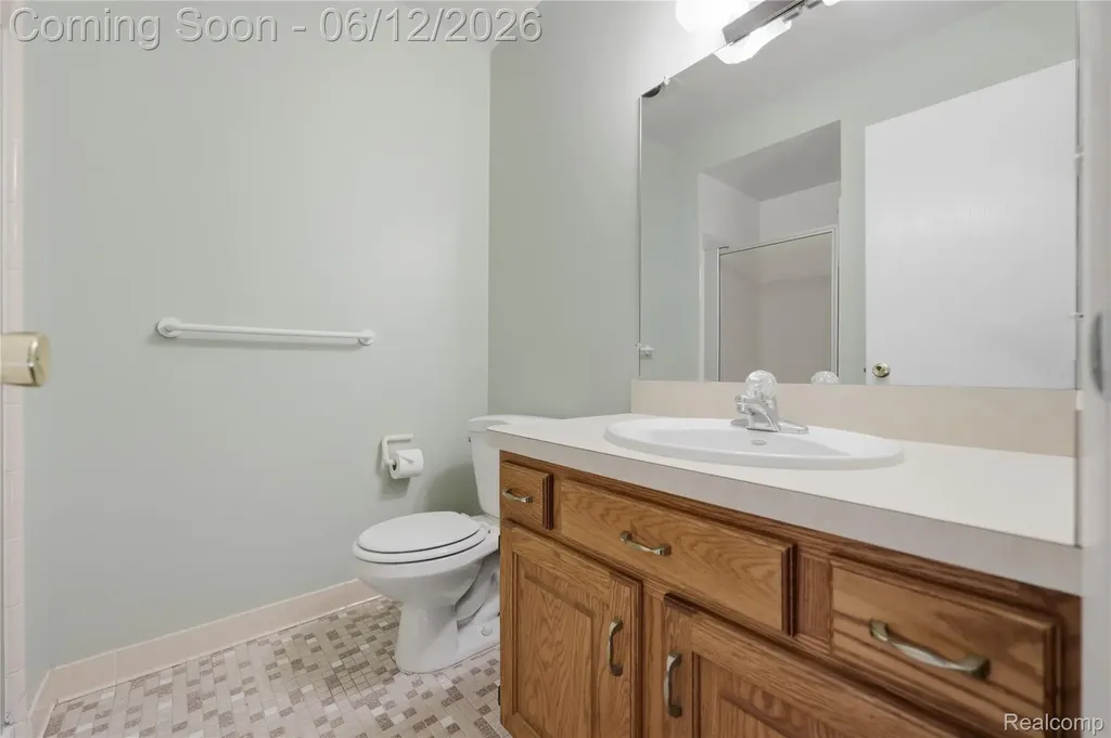 640 Longfellow Drive Troy City MI 48085