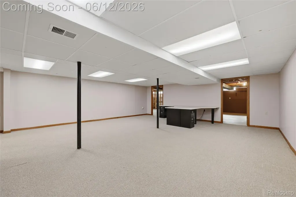 640 Longfellow Drive Troy City MI 48085