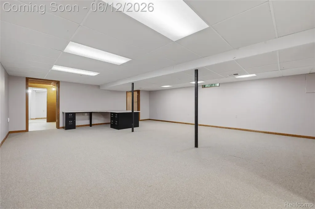 640 Longfellow Drive Troy City MI 48085