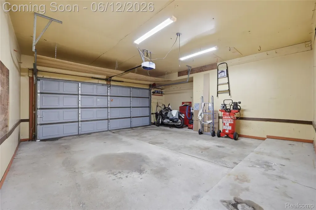 640 Longfellow Drive Troy City MI 48085